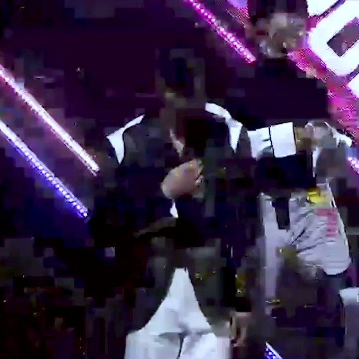 doyoung came up to the stage PROUD with his hands on his chest he looks so happy, excited, and overwhelmed all and all π#SUPERHUMAN2ndWIN