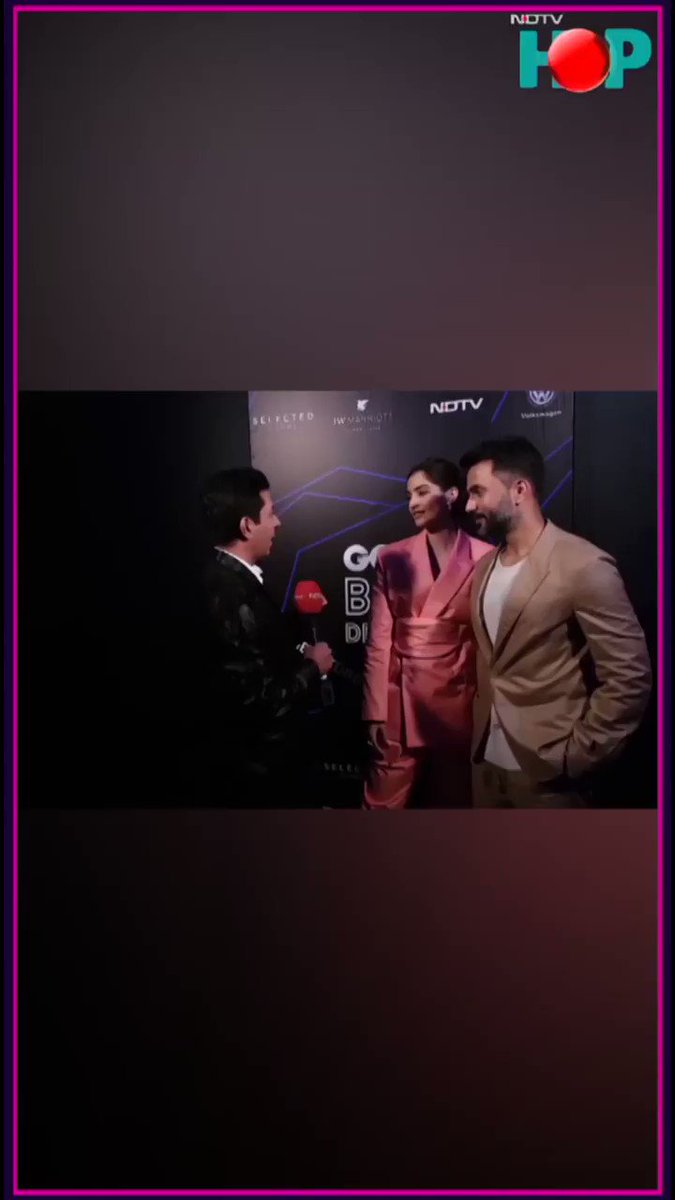 #GQBESTDRESSED: @sonamakapoor @anandahuja @karanjohar talk #fashion
WATCH the full show here: https://hop.live/video/exclusive-gq-100-best-dressed-party-518047 …
@gqindia #sonamkapoor #anandahuja #karanjohar @SonamKapoorFC @SonamKapoorCafe #NDTV #style #bollywood #films #celebrities #stars #actors #Entertainment