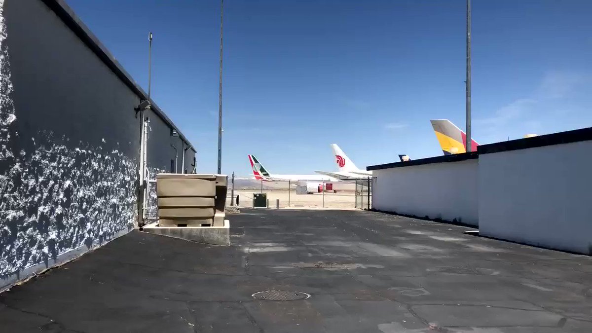 Entre 3,000 a 10,000 dólares al mes tener el avión presidencial aquí en el Southern California Logístics Airport. Y eso sin contar el mantenimiento aemanal que se le tiene que dar.
