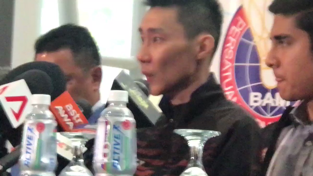 It’s time . An emotional @LeeChongWei formally announces his retirement after 19 year career as top Malaysian shuttler . Hailed as national hero by youth and sports minister @SyedSaddiq