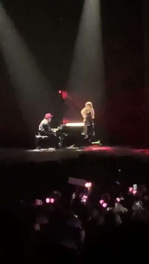 Onchon Sethi (@onchonsethi) on Twitter photo 2019-08-19 19:04:50 A clearer and zoomed in version my bf sent me. Her angelic voice never bores me 🌟🌟 #RoséYouMadeIt #BLACKPINKinMELBOURNE A clearer and zoomed in version my bf sent me. Her angelic voice never bores me 🌟🌟 #RoséYouMadeIt #BLACKPINKinMELBOURNE