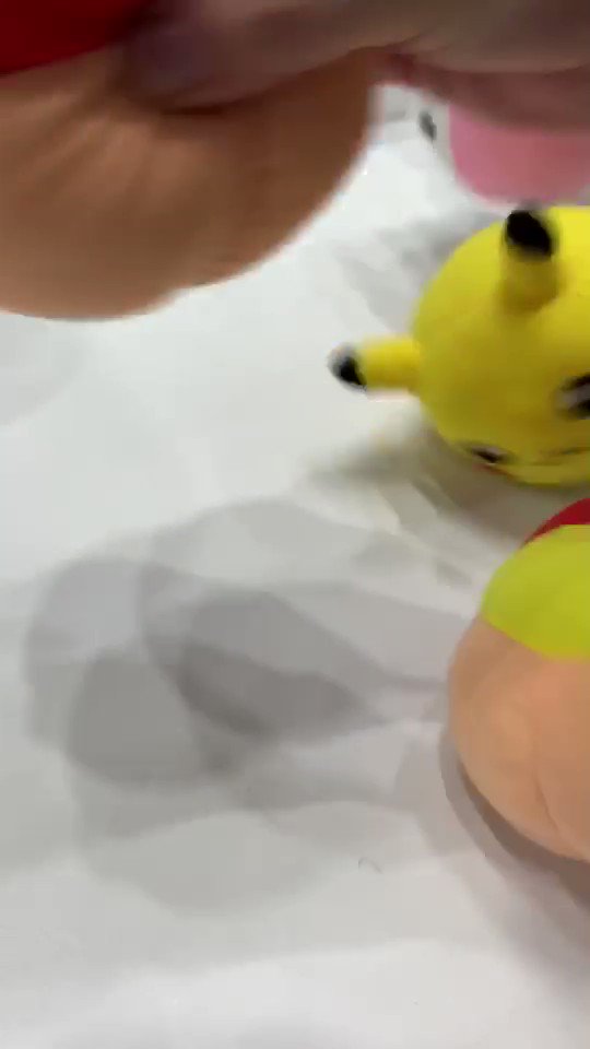 セガ公式アカウント はじめまして こちらセガトイズの ぴょこたま と申します キャラクターシリーズ4種 クレヨンしんちゃん ドラえもん ハローキティ ピカチュウ があります センスのよいお母様にお買い上げありがとうございますとよろしくお伝え