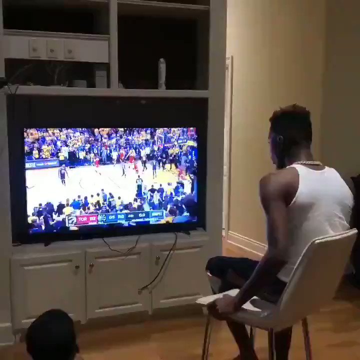 #NBAFinals
- ¿Y vos cómo te tomaste la final perdida?
-