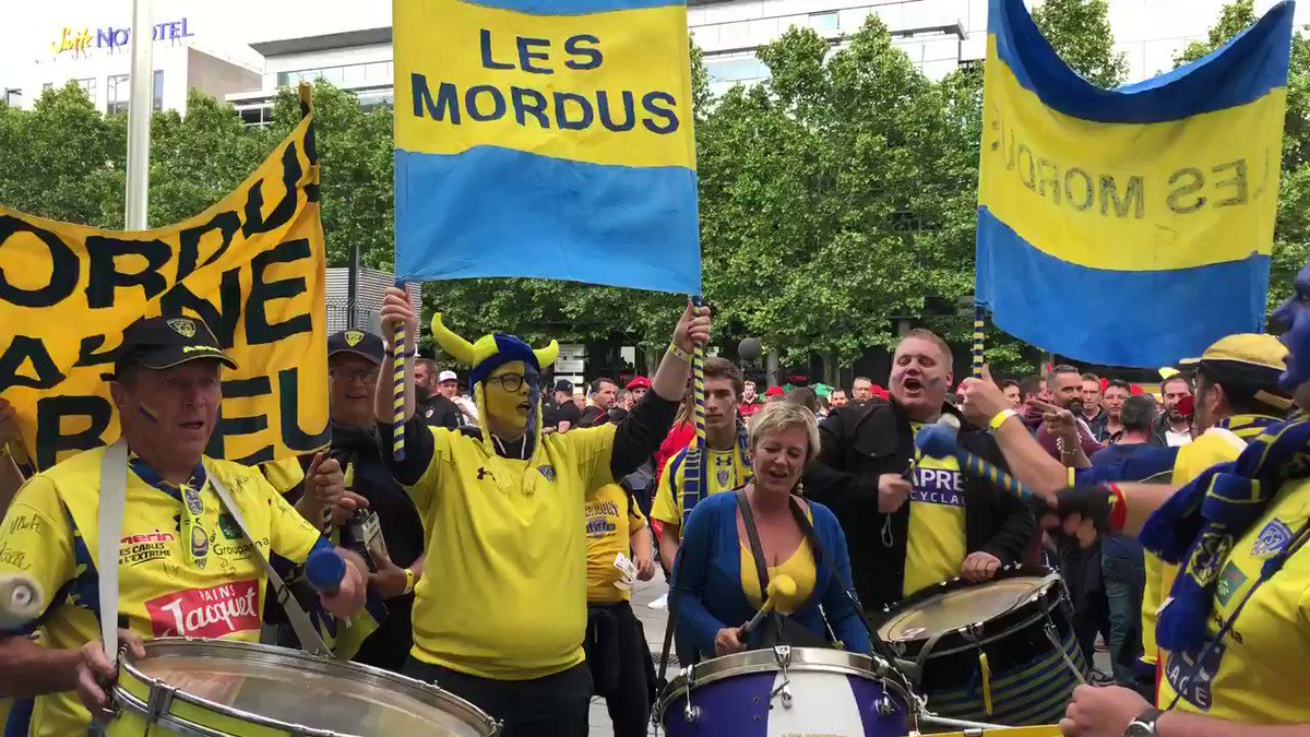 Les clermontois sont bien au rendez-vous pour cette finale du @top14rugby 🤩
RT si tu soutiens, toi aussi, l’@ASMOfficiel
💛💙