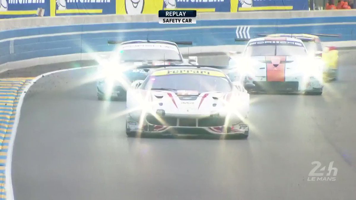Oh, that's a big one! The @CorvetteRacing #64 hits the wall after a contact with the @GoDempseyRacing #88! SC is out.
#WEC #LEMANS24 #SuperFinale