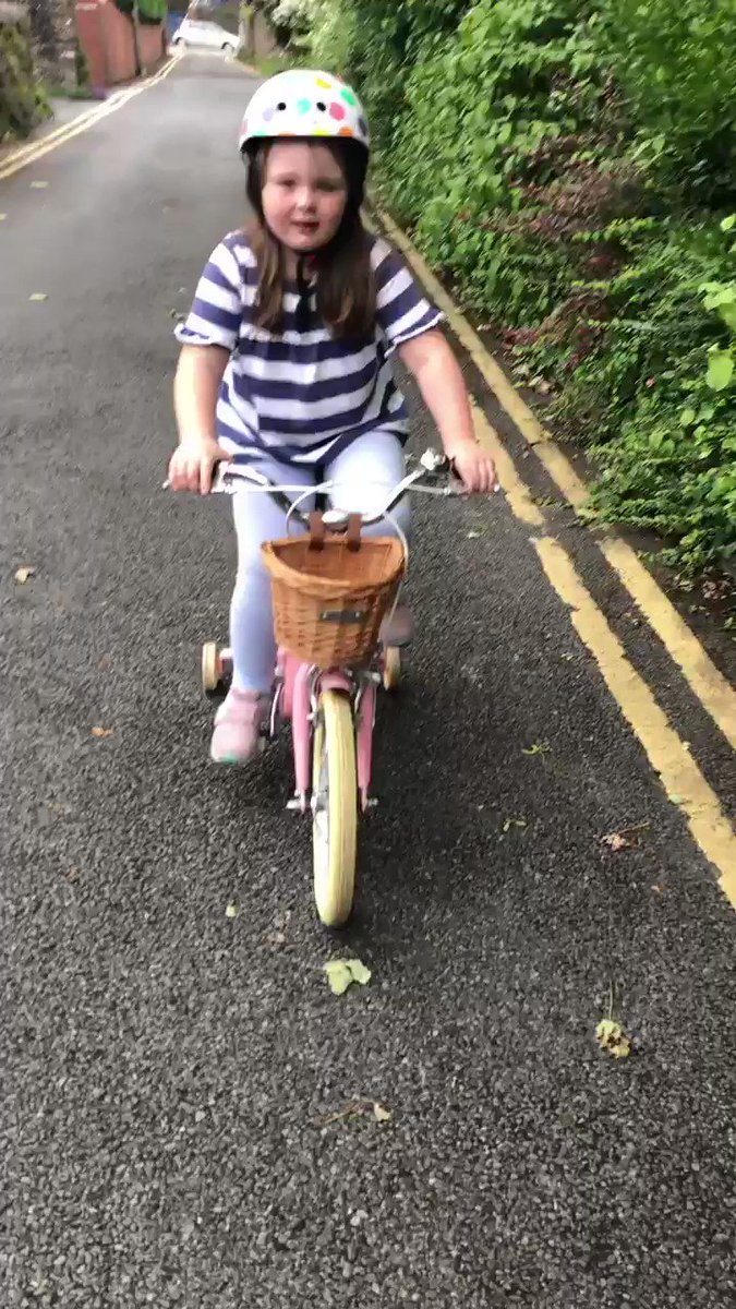 Tilly was inspired by seeing the @thewomenstour @carmvelodrome @ParkPembrey she went straight home hopped on her bike.... check her message out for @manonlloyd96. @WelshCycling #inspirational