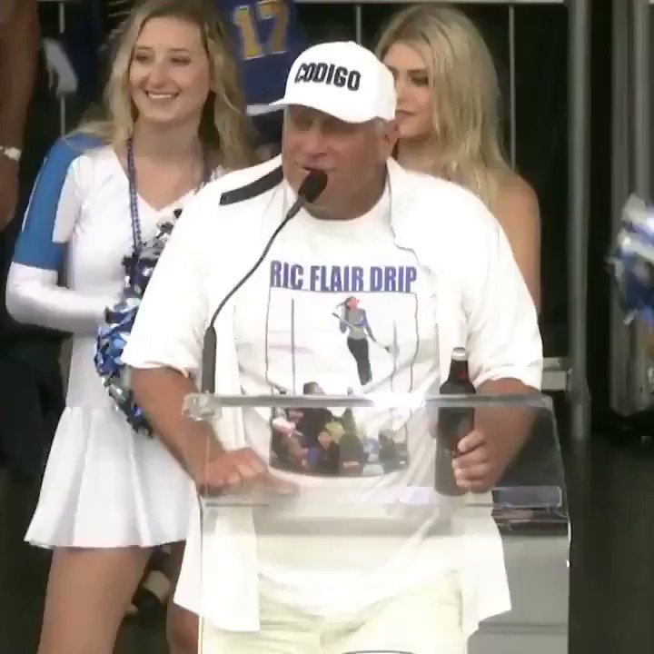 Brett Hull is #InOne again. @commie22
(🎥: @corey_miller5 via NBC 5 St. Louis)