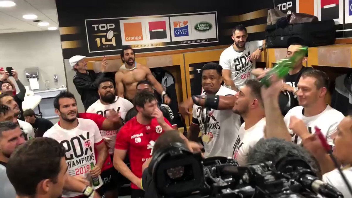 C’est soir de fête au @StadeToulousain avec @bigfloetoli dans les vestiaires ! #STASM #FinaleTop14
