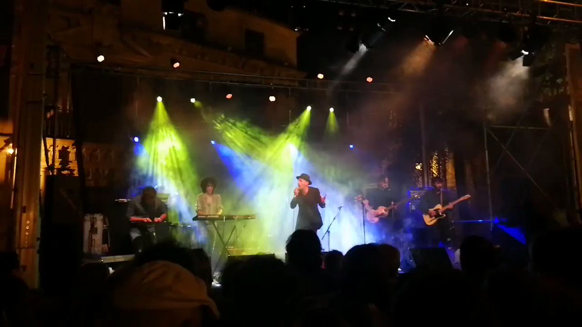 Antonio Arias, Soleá Morente, Lorena Álvarez, Rocío Márquez, Napoleón Solo... Homenaje único para disco único. Así suena un cachito de #LaleyendadelTiempo desde #MonkeyWeekend2019 ✨✨
.
@Monkeyweek @Rocio_Marquez_ @NapoleonSoloMus @soleamorente