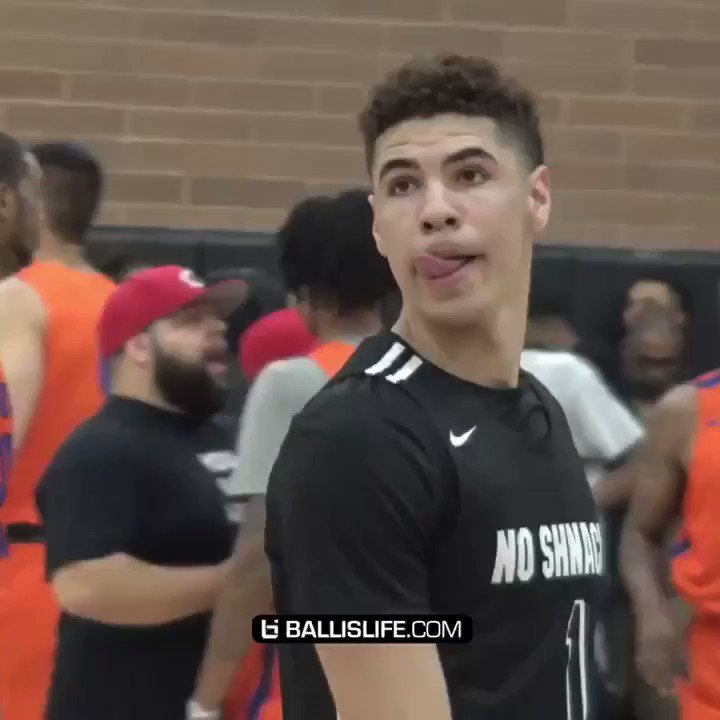 LaMelo Ball just did it again at the Drew League!! ๐ฅ๐ฅ Showed off that NBA range and his passing ability! @MELOD1P @DrewLeague