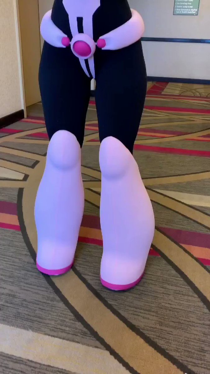 Enji Night’s pics and videos