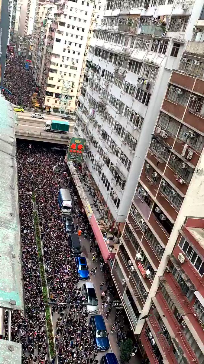 Minutes later... ant army multiplied. #hongkong #Extraditionbill