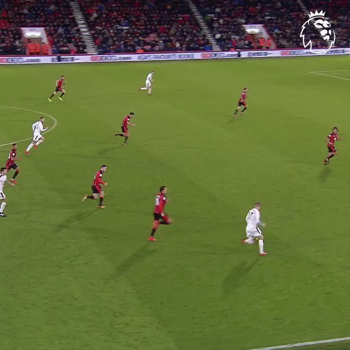 Cut in on your weaker foot & coolly curl the ball into the corner 🎯
A brilliant #GoalOfTheDay courtesy of Robbie Brady