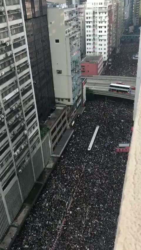 Un. Be. Lievable.
The view from above Hennessey Road now.
With permission.
#notochinaextradition #hongkong