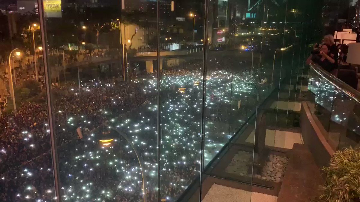 Hong Kong, damn you’re beautiful. ❤️🇭🇰#HongKongProtests #ExtraditionBill #TellTheWorld