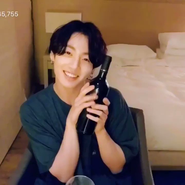 사스가KV (@sasga_kv) on Twitter photo 2019-06-16 21:15:15 우리 정구기 와인 마신대요 우리 정구기 와인 마신대요