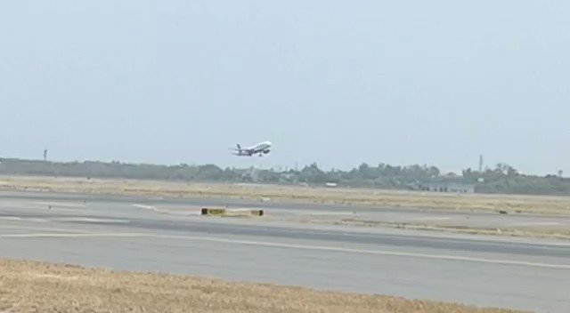 #FlyAI : AI 865 flying from DEL-BOM today marked the end of an era of the classic Airbus320 aircraft after a 30 year glorious flight path. This VTESL was the last of our flying vintage A320 fleet.Kudos to our Engineering for keeping it fit till its final operational schedule.
