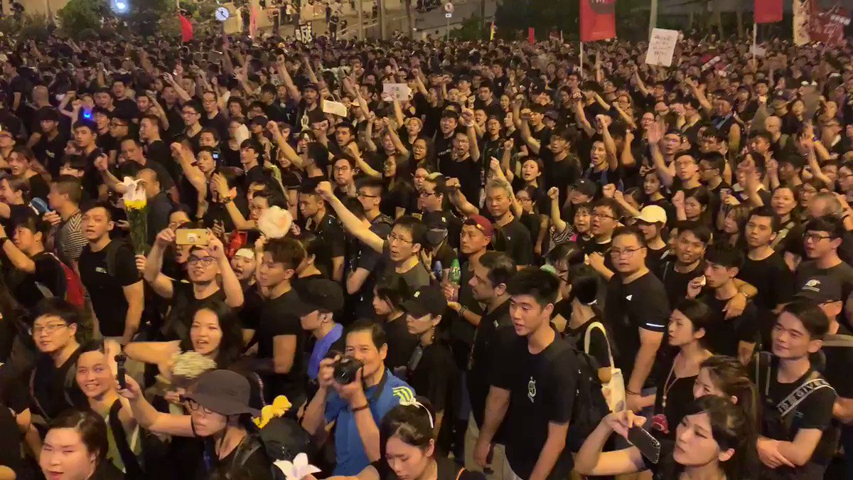 Amazing. Carrie Lam apologized but *only on paper. This is the crowd on Queensway. Their chants âwithdraw, withdrawâ are deafening! They want Lam to totally withdraw controversial legislation on extradition to China. And resign. @CBSNews is here! #HongKongProtests #TellTheWorld