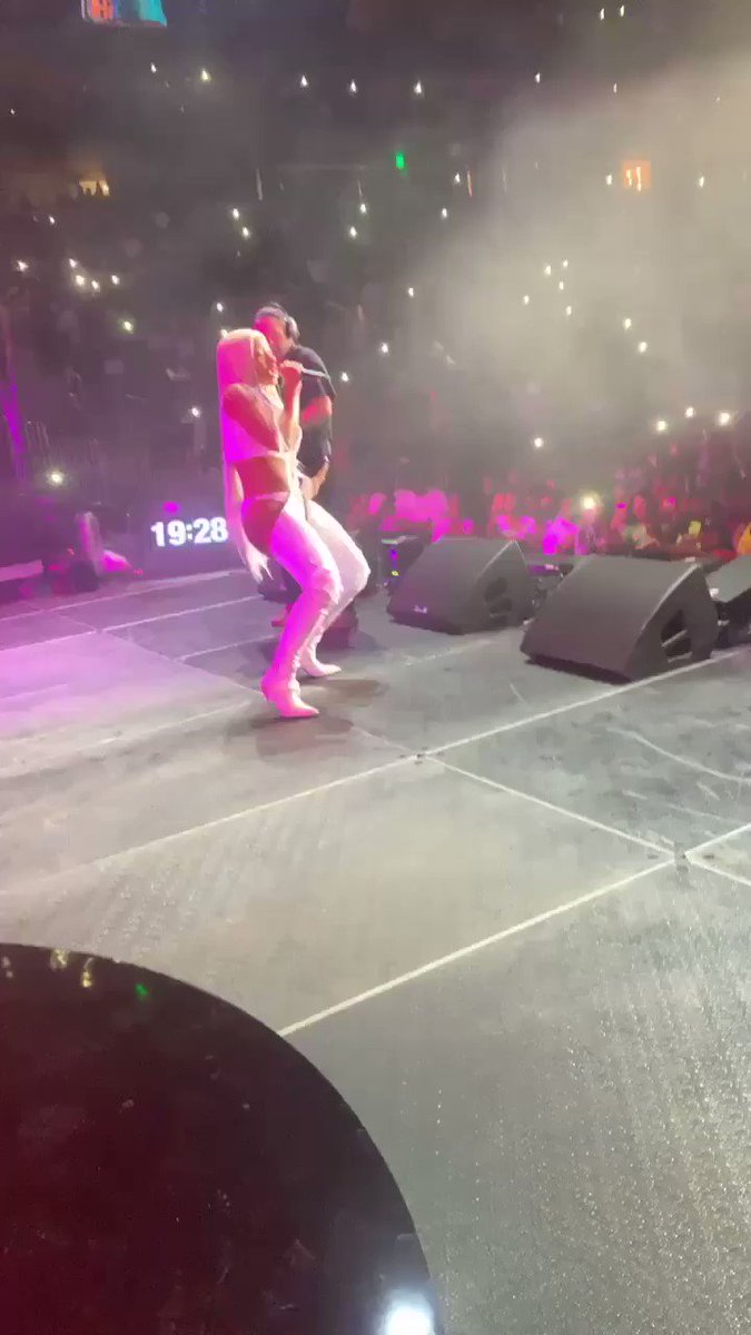 HOT GIRL MEG (@theestallion) on Twitter photo 2019-06-16 17:01:20 Lol one of my favorite moves Lol one of my favorite moves