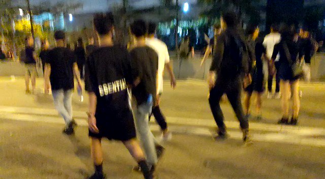 A bin catches fire but protesters rush to put out the flames @SCMPNews - at around 11.30pm.
From my colleague Sum Lok-kei .
More on our live blog: https://www.scmp.com/news/hong-kong/politics/article/3014695/sea-black-hong-kong-will-march-against-suspended …