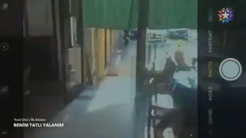 "Burayı sana yar etmem!" #BenimTatlıYalanım'ın ilk bölümünü izlemek için tıklayın: https://www.startv.com.tr/dizi/benim-tatli-yalanim/son-bolum …