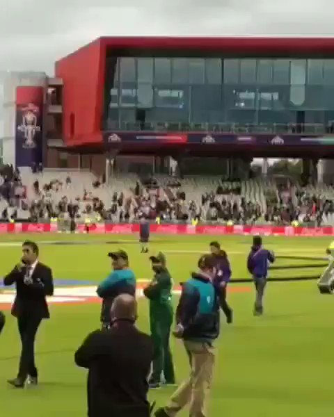 Just few days back #SarfarazAhmed was saying that no pakistani will abuse Smith or Warner as they love the game so much & see now what the same fans are trolling their national team captain.#INDvPAK #CWC19 #IndiaVsPakistan