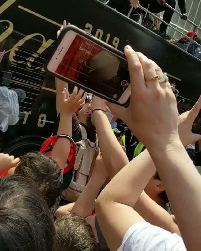 blogTO (@blogTO) on Twitter photo 2019-06-19 11:18:25 Plant Guy finally gave Kawhi Leonard a plant #PlantGuy #Toronto #Raptors #WeTheNorthDay #RaptorsParade 📹 Lexi_Kniz Plant Guy finally gave Kawhi Leonard a plant #PlantGuy #Toronto #Raptors #WeTheNorthDay #RaptorsParade 📹 Lexi_Kniz