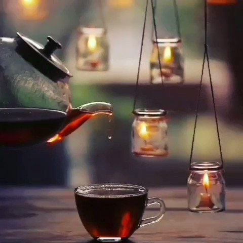 çay bardağında bırakılan dudak payı kadar bile uzak kalamam gözlerine…
#çay #aşk
#huzur #edebiyat
#sezenaksu #canyucel
#edipcansever #ahmetkaya
#özdemirasaf #cahitzarifoğlu
#atillailhan #sabahattinali #siirsokakta #kars #zoetropic #sonbahar #necipfazılkısakürek #kitap
#müzik