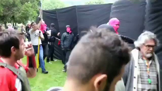 This man's cigarette didn't even fall while clashing and bashing into Antifa!
Smoking is bad for your health but that guy looked cool
Make sure you turn up the volume!