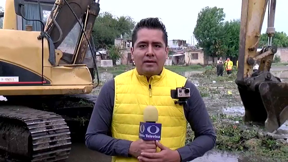 Por la #Lluvia nocturna se desbordó la Presa El Chicharrón en #Tlaquepaque y hasta el momento, sólo hay 3 casas afectadas
(Vía @jcmarcelin)