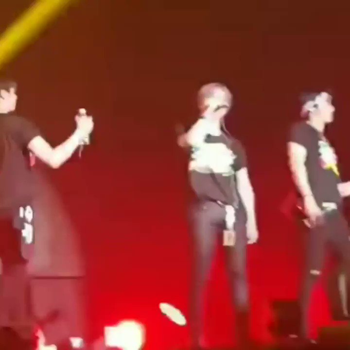 OMG CHANWOO GIVES A WATER BOTTLE TO HANBIN AND HANBIN REALIZE THAT HE HAS ONE BUT HE THROWS IT AND CHOOSE TO HAVE THE WATER BOTTLE THAT CHANWOO GAVE uWu~ give my hanbin back