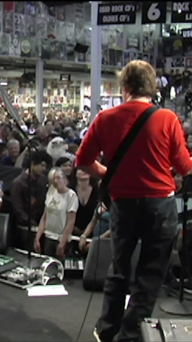 “If you ever wanna shake it / Nod your head” 🗣
Listen to the newly remixed ‘Nod Your Head’ live from ‘Amoeba Gig’ on @Spotify HERE: https://paulmccartney.lnk.to/NodYourHeadAmoeba/spotify …