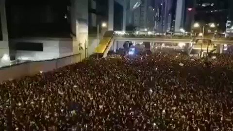 Bow to the kind hearted Hong Kong people...Millions have showed a holy path for an ambulance... Everything is systematic... They follow what they believe...kudos 🎉🎊👍✨👏👏👏
దేశమంటే మట్టి కదోయ్ దేశమంటే మనుషుల ఆలోచనా విధానమోయ్...
#HongKongProtests
#HongKongExtraditionLaw