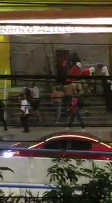 Gilda Silvestrucci (@GildateleSUR) on Twitter photo 2019-06-20 05:07:45 Tegucigalpa. Se reportan saqueos en la capital de Honduras. Las tomas de calles siguen y la rebelión de los comandos de Fuerzas Especiales Tegucigalpa. Se reportan saqueos en la capital de Honduras. Las tomas de calles siguen y la rebelión de los comandos de Fuerzas Especiales