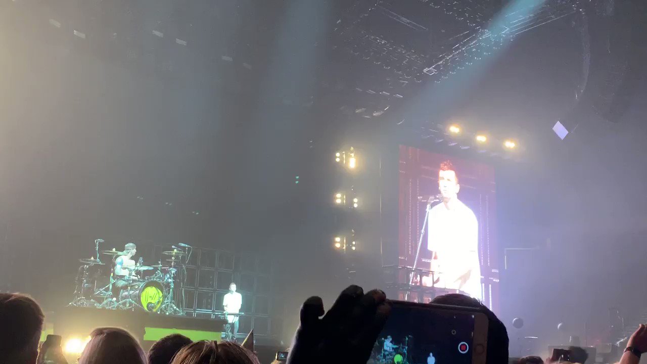 Trees speech was just happy birthday, Josh. Finally! And Blake Shelton. 