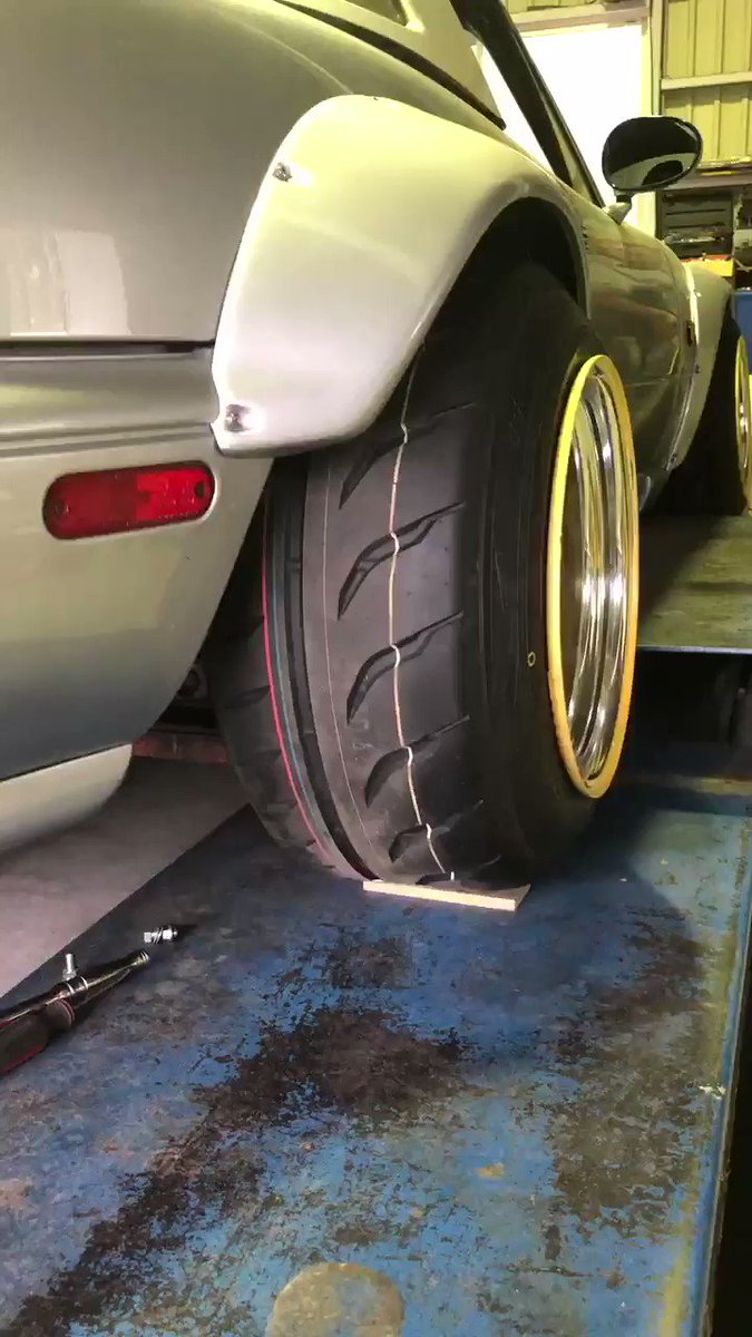 こっちゃん Ftd この車がサーキットオンリーなら指摘しないが サーキット走行の整備基準が不明な為 そうでないなら公道走行不可と思われる点がいくつかある タイヤがオーバーフェンダーより出っ張ってるけど車検は通る タイヤの溝の向きは 仮付け こっちゃん Ftd この車がサーキットオンリーなら指摘しないが サーキット走行の整備基準が不明な為 そうでないなら公道走行不可と思われる点がいくつかある タイヤがオーバーフェンダーより出っ張ってるけど車検は通る タイヤの溝の向きは 仮付け