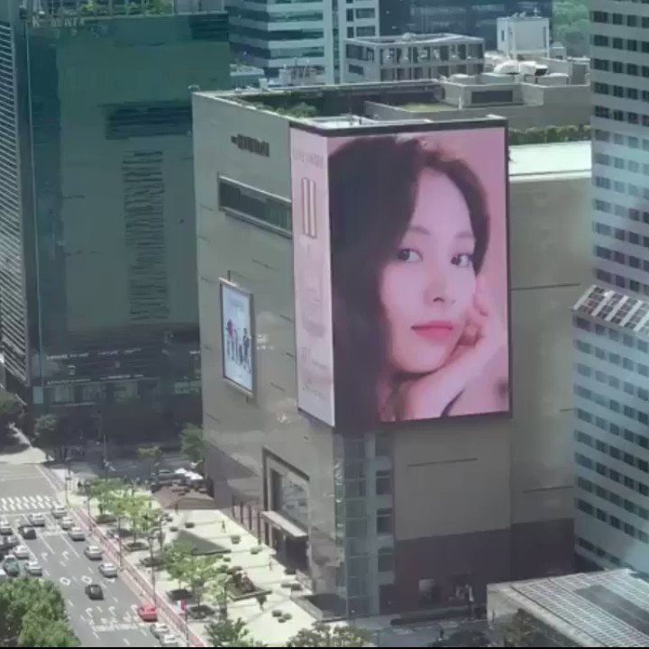 【Estee Lauder×TWICE】
本国流石すぎる🇰🇷
町中TWICEで溢れてるとかめっちゃ羨ましい😳🤤
#TWICE#트와이스#onceでいいねした人全員フォロー #onceでRTした人全員フォロー #onceと繋がりたい