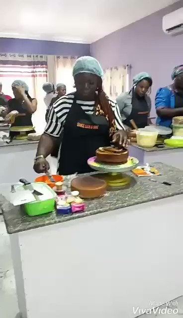 Students working mood...... First buttercream class.....
I wish you all the best ......
..........#studentwork #soviseacademy #buttercreamcake #caketraining #yummycakes #phbakingschool