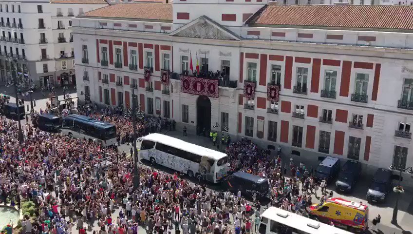 ¡Qué vista tan privilegiada de la celebración de la 35ª liga 🏆 del @RMBaloncesto 🏀!
¡Enhorabuena madridistas! 🙌🏼🧡
#HalaMadrid