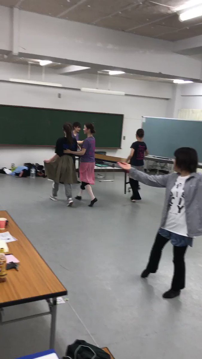 シンデレラ、魔法使い、幸せの精のシーンより♪
シンデレラは、美しさバレエシーンが見どころの一つです。