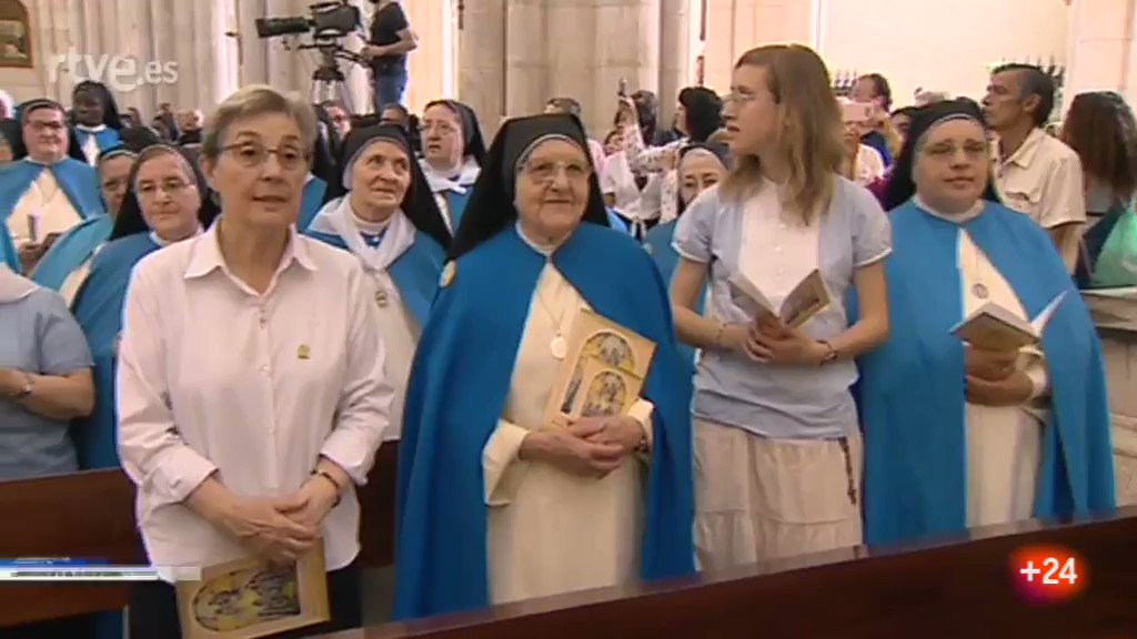 Catorce religiosas de la Inmaculada Concepción, en la catedral de la Almudena de Madrid han sido beatificadas. Las monjas desaparecieron en 1936 cuando se las llevaron de su refugio un grupo de milicianos 👇
http://rtve.es/v/5291798