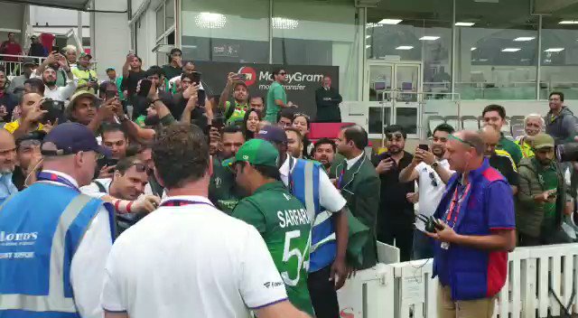 Scenes at @HomeOfCricket 😍#CWC19 #WeHaveWeWill #SarfarazAhmed