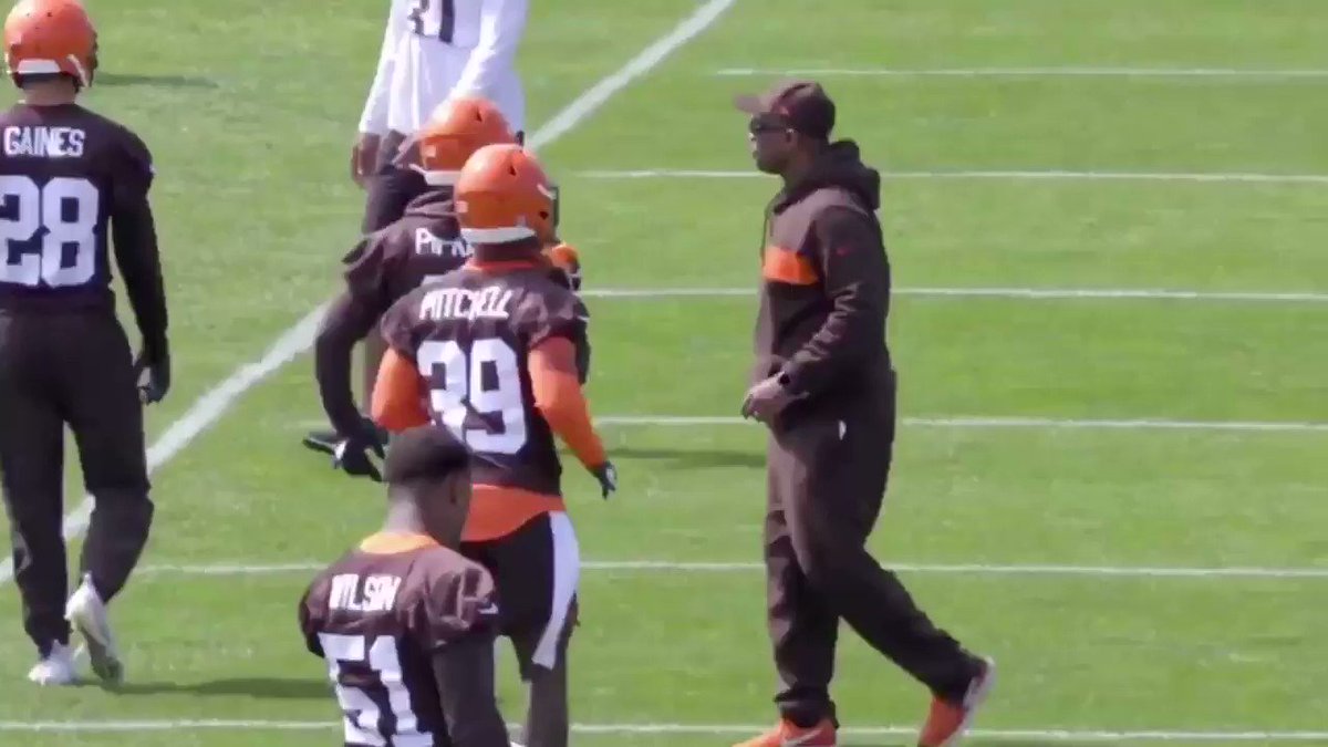 🔊 Some of the Worst Football Coaches are the Loudest
💬 “If you’ve ever been around a loud coach, one that just screams & yells, listen to what he’s saying & see if he’s even teaching.”
💬 “We have players that need to be taught & we need teachers.”
- Freddie Kitchens