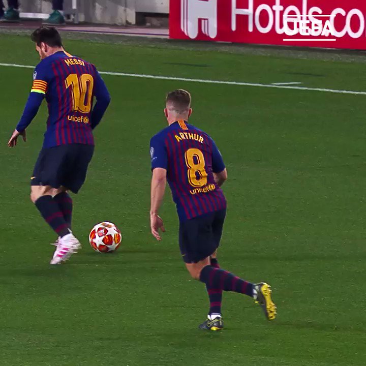 "The difference between Messi and CR7 is that Messi is compared to Pelé, Maradona and Cruyff. Cristiano is compared to Messi"
- Autor desconhecido https://t.co/SrPWbOLa3F