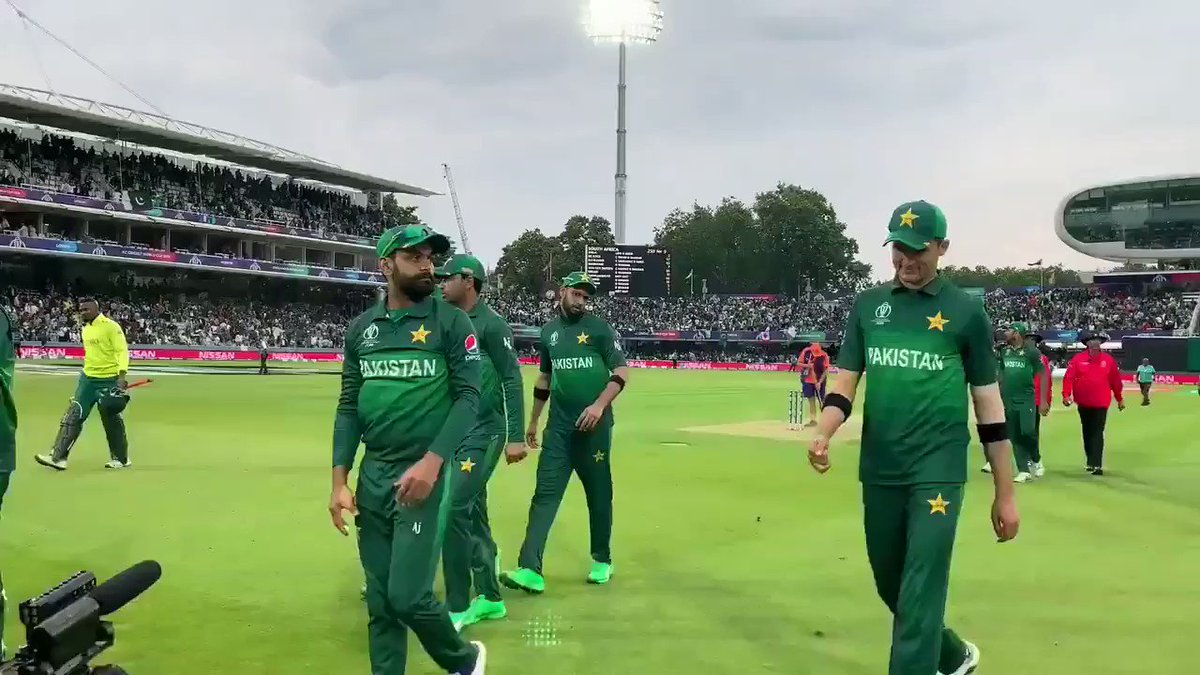 The Pakistan team salute their adoring fans as they walk off π#WeHaveWeWill | #CWC19