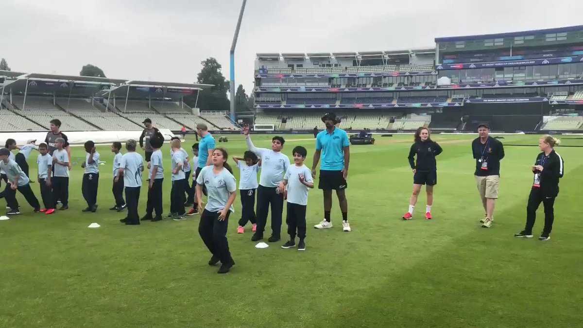 ๐๐ Great to welcome @BLACKCAPS this afternoon who put on a @ICC Cricket 4 Good coaching session with Manor Park School from Aston.@JimmyNeesh, @manuz05, @ish_sodhi and @HenryNicholls27 were ๐.#Edgbaston #OD4C #BackTheBlackcaps