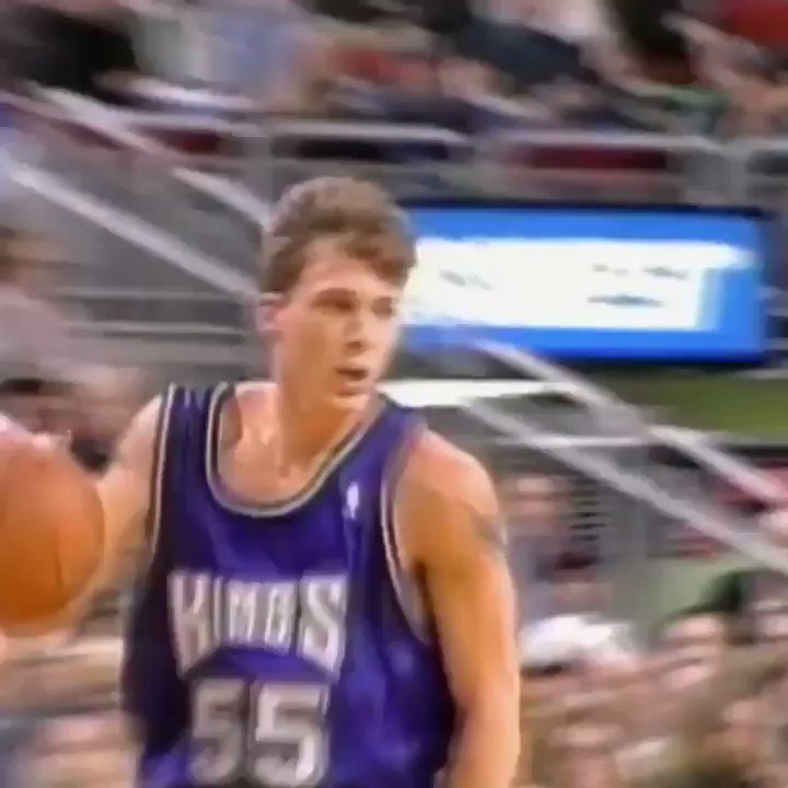 21 years ago today, Jason Williams was selected by the Sacramento Kings with the 7th pick in the NBA Draft.
He went on to bless us with some crazy handles 👀