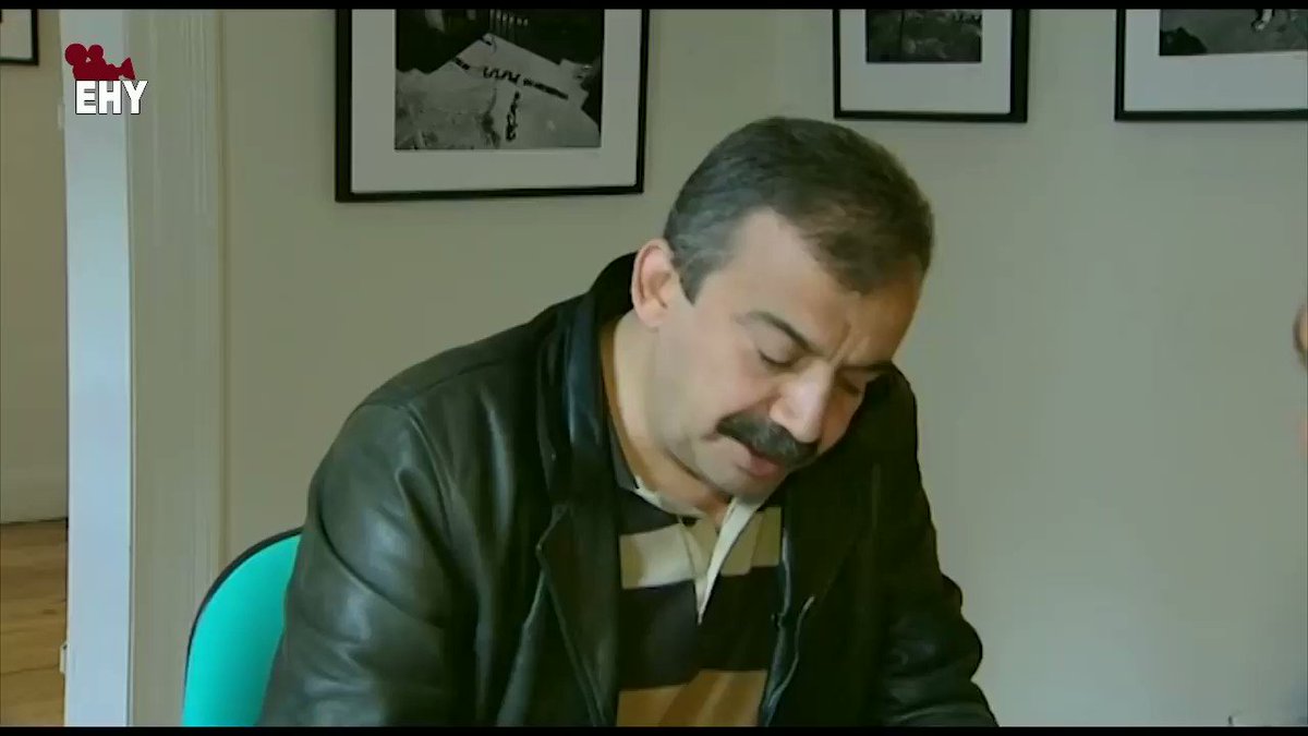 Sırrı Süreyya'dan paralel bi evren yarattım kendime, döne döne izliyom videolarını. Şu haliyle beni ikna edemeyeceği mesele yok misal gshshsj