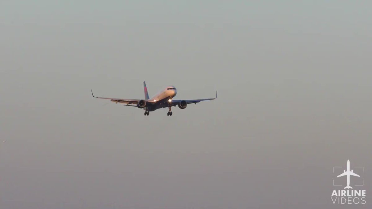 #DeltaAirLines #Boeing757 flight DL1441 from #Kahului lands on runway 24R at #LAX on June 22nd, 2019. #Boeing 757-251 Reg: N547US #planespotting #planespotter #avgeek #aviation #aviationlovers #aviationgeek #aviationdaily #airplanes #b757 @Delta @BoeingAirplanes @flyLAXairport