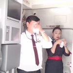 お疲れさまでした!43年に及ぶパイロット生活最後のフライトを終えた男性の動画!